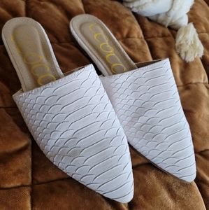 White faux snakeskin slides